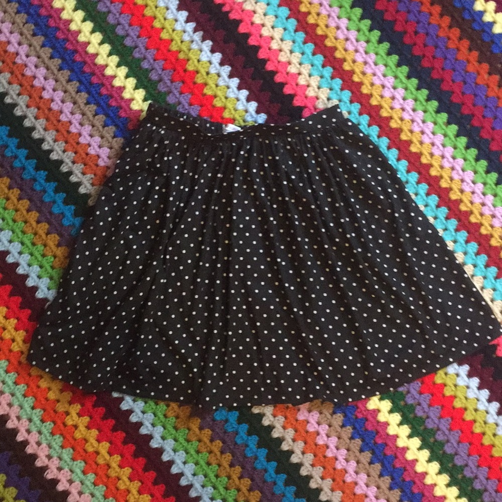soft polka-dot skater skirt 💬